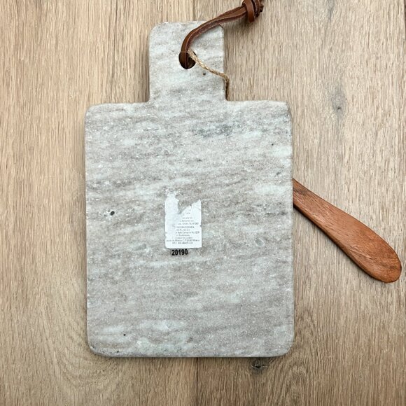 Artisanal Marble Monogram Serving Board with Wood Spreader & Initial G - Picture 4 of 6
